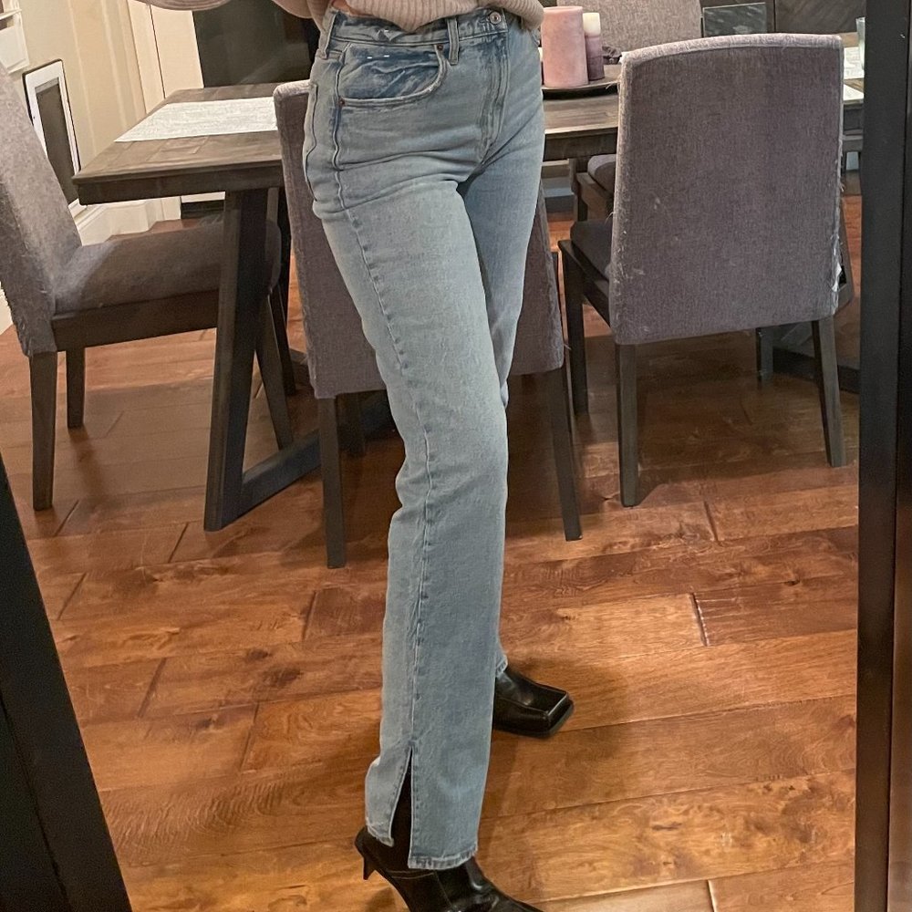 Abercrombie & Fitch Ultra High Rise 90s Straight Jean; Size 27/4L